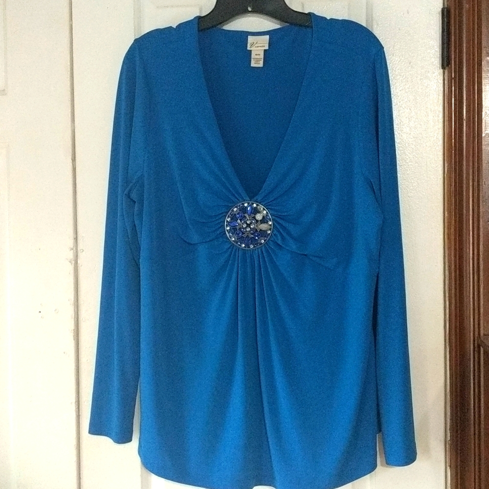 Blue long sleeve pendant blouse